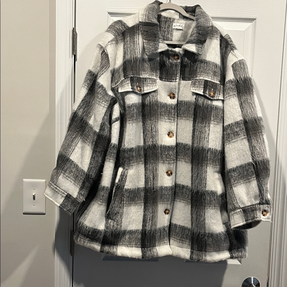 Wonderly Gray and‎ Cream Checkered Teddy Jacket. New without tags.